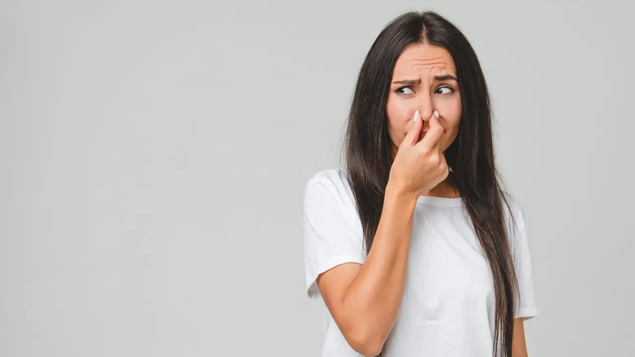 Perché il bagno puzza anche se è pulito? Ecco cosa controllare subito